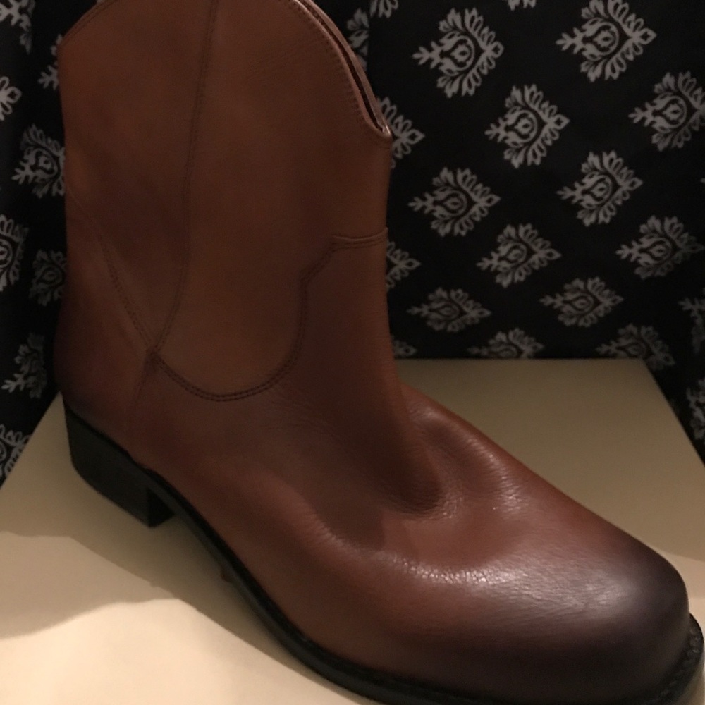 Brown Jessica Simpson boots, size 9.5, never worn